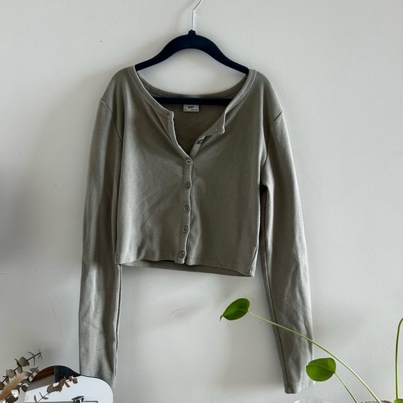 Sunday Best Aritzia Button Up Top - Picture 1 of 3